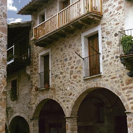 Allotjaments Placa Major-Grevol Santa Pau Exterior foto