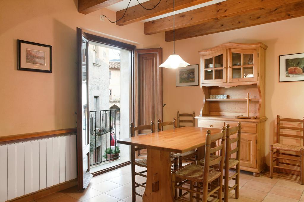 Allotjaments Placa Major-Grevol Santa Pau Habitación foto